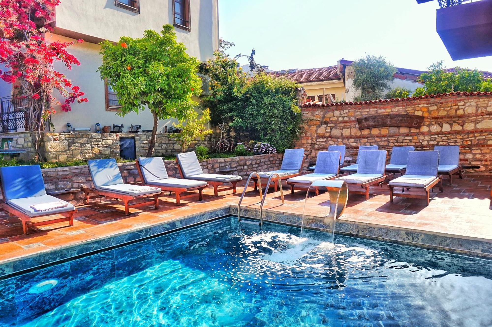 קוסדסי Sezgin Boutique Hotel מראה חיצוני תמונה